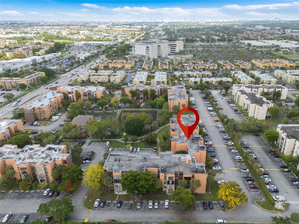 For Sale: $329,000 (2 beds, 1 baths, 946 Square Feet)