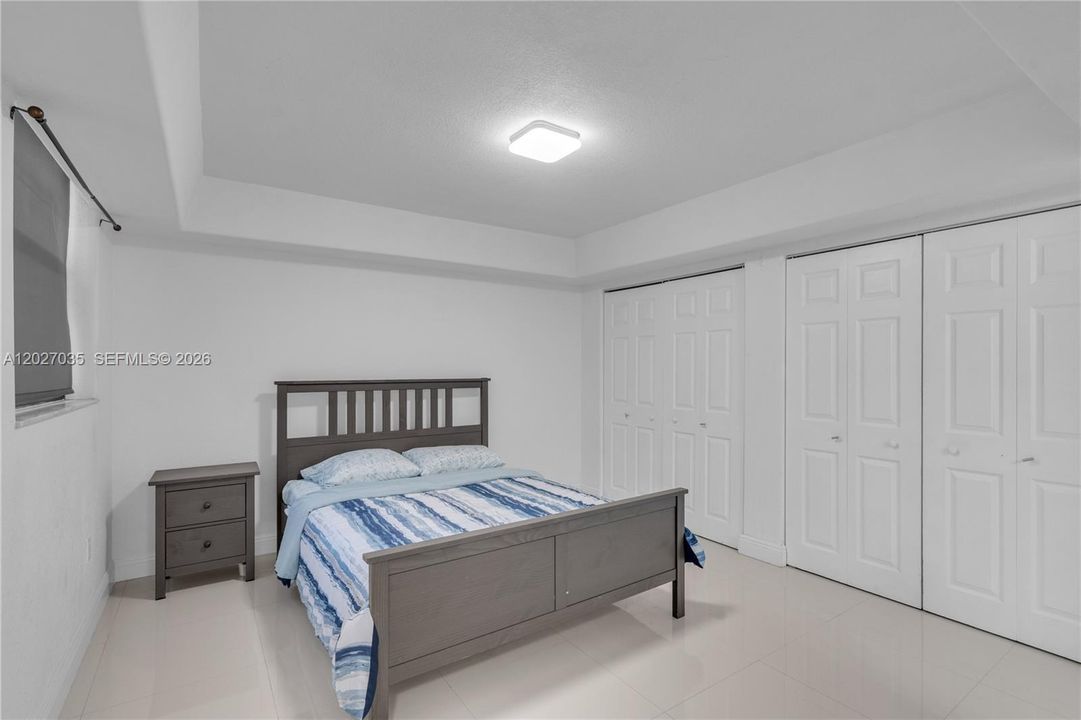 For Sale: $329,000 (2 beds, 1 baths, 946 Square Feet)
