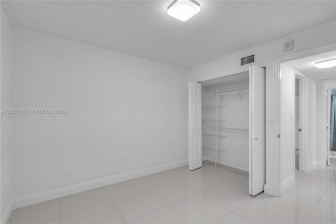 For Sale: $329,000 (2 beds, 1 baths, 946 Square Feet)