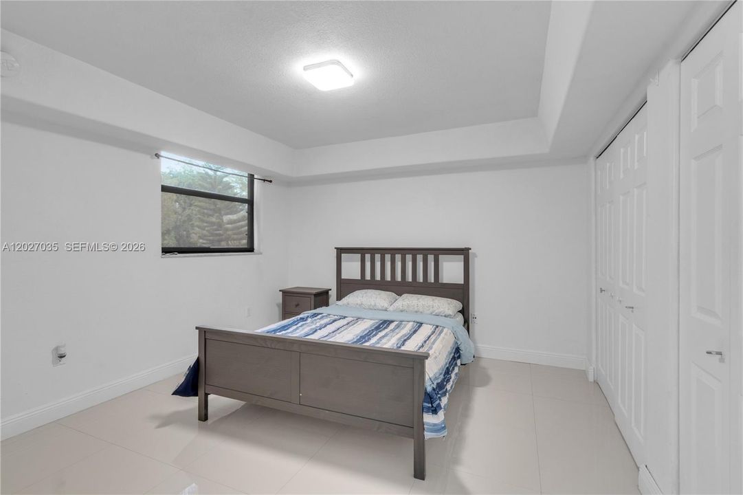 For Sale: $329,000 (2 beds, 1 baths, 946 Square Feet)