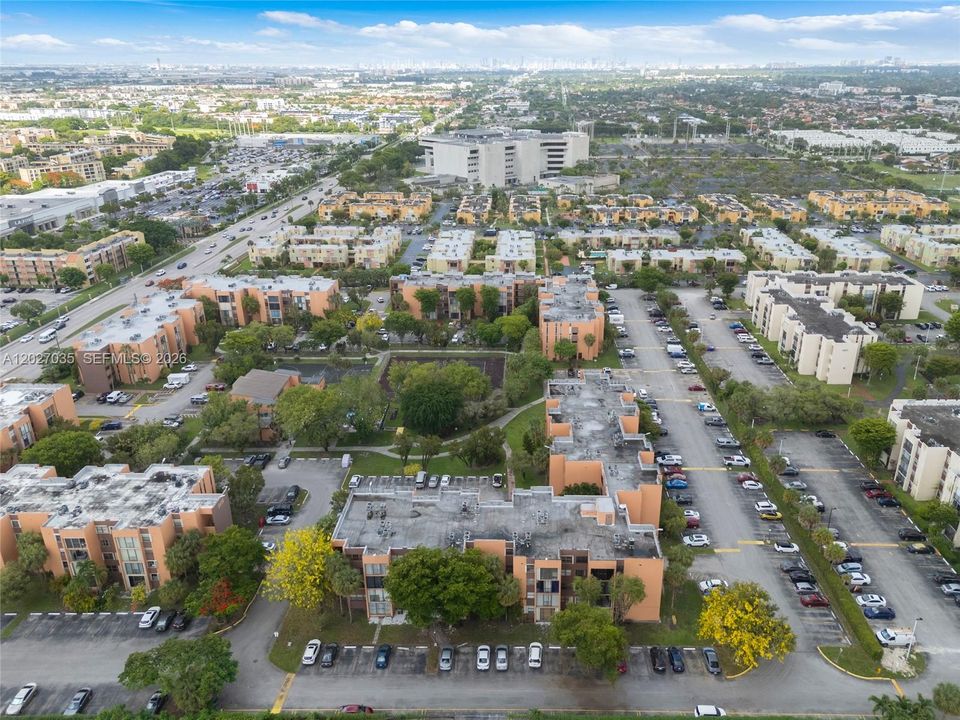 For Sale: $329,000 (2 beds, 1 baths, 946 Square Feet)