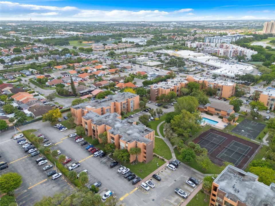 For Sale: $329,000 (2 beds, 1 baths, 946 Square Feet)