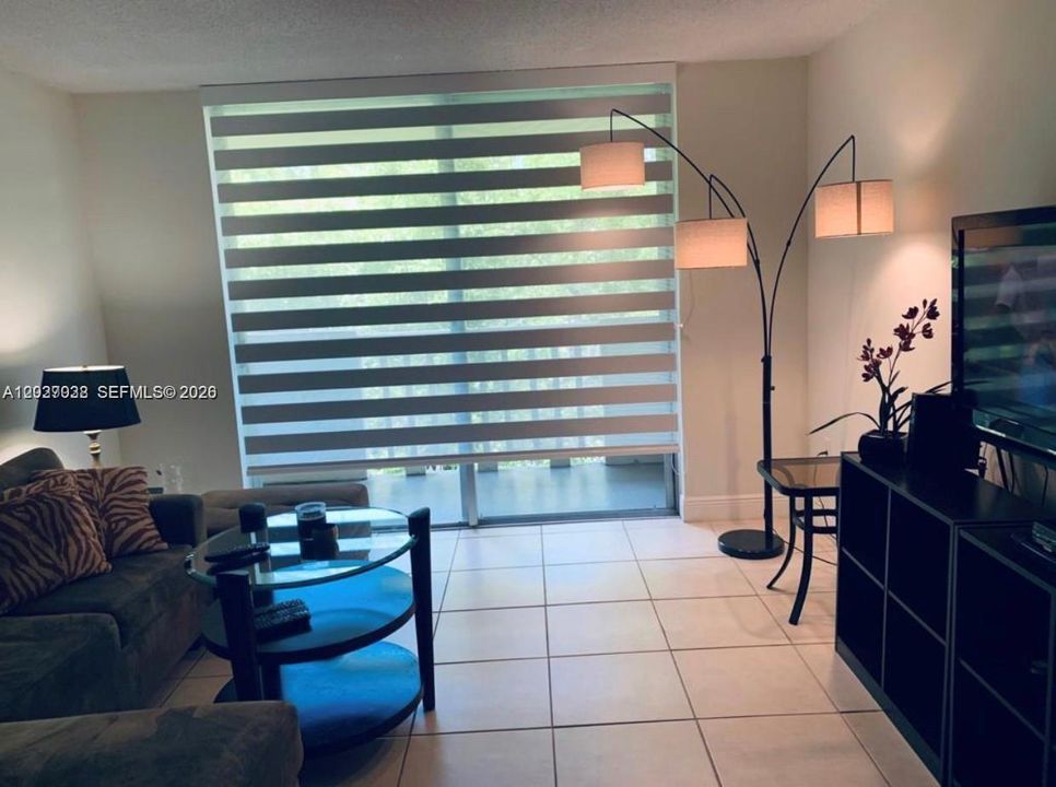 For Sale: $249,000 (2 beds, 2 baths, 1023 Square Feet)