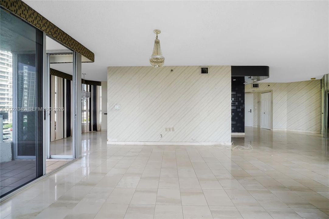 For Sale: $320,000 (2 beds, 2 baths, 1353 Square Feet)