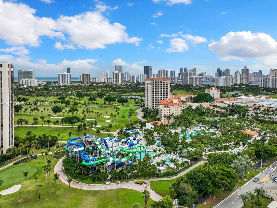 For Sale: $320,000 (2 beds, 2 baths, 1353 Square Feet)