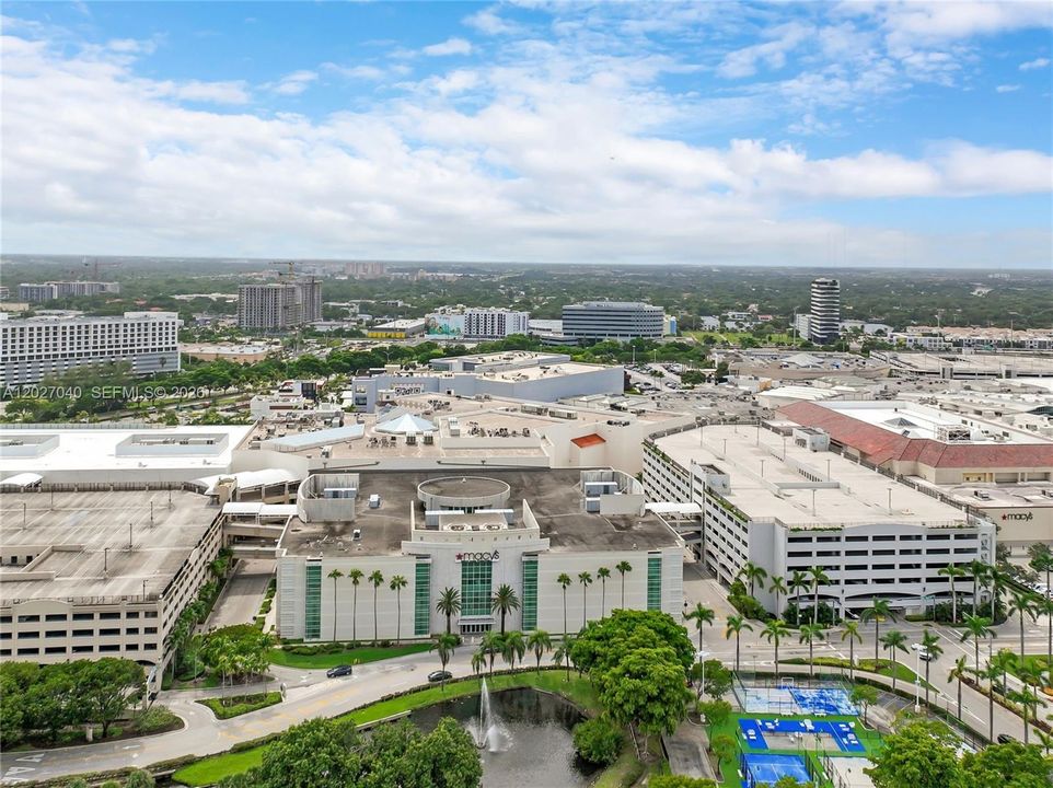 For Sale: $320,000 (2 beds, 2 baths, 1353 Square Feet)