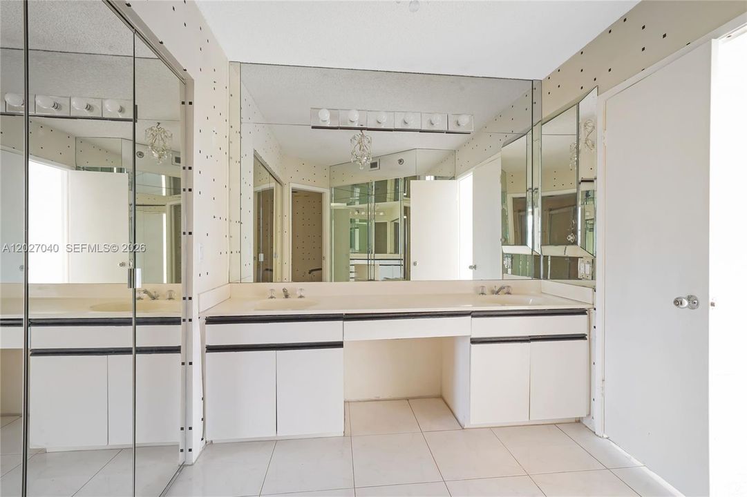 For Sale: $320,000 (2 beds, 2 baths, 1353 Square Feet)