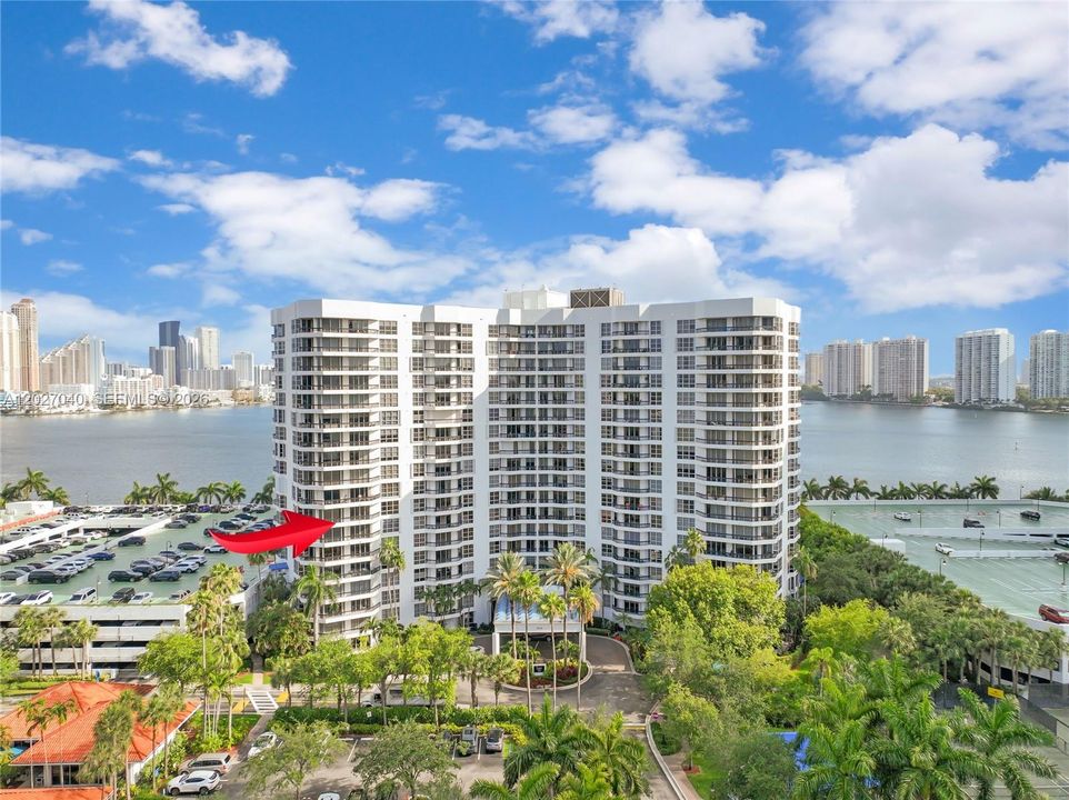 For Sale: $320,000 (2 beds, 2 baths, 1353 Square Feet)