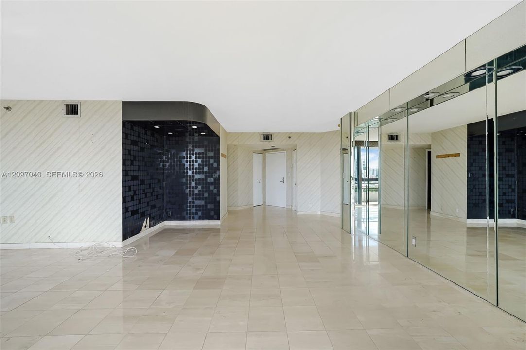 For Sale: $320,000 (2 beds, 2 baths, 1353 Square Feet)