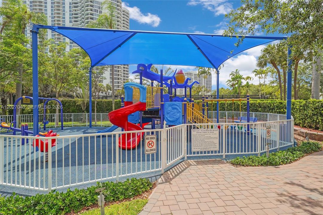 For Sale: $320,000 (2 beds, 2 baths, 1353 Square Feet)