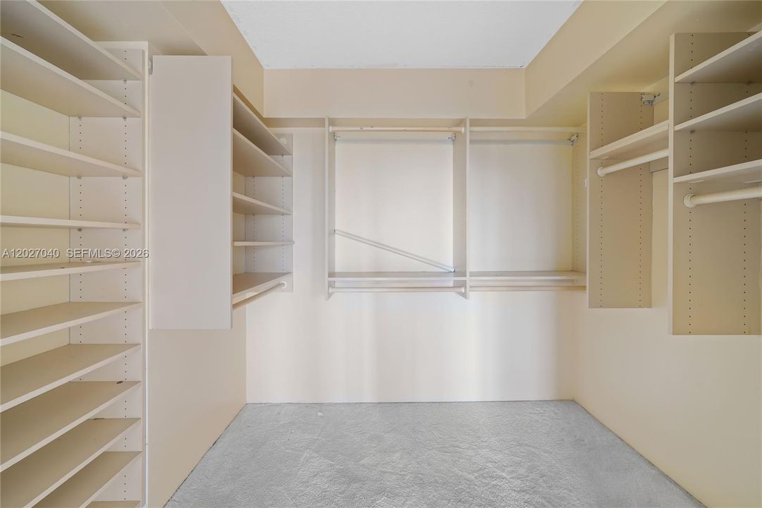 For Sale: $320,000 (2 beds, 2 baths, 1353 Square Feet)