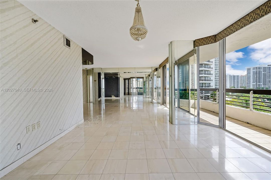 For Sale: $320,000 (2 beds, 2 baths, 1353 Square Feet)