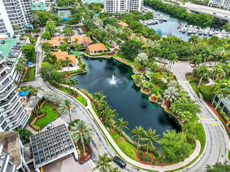 For Sale: $320,000 (2 beds, 2 baths, 1353 Square Feet)