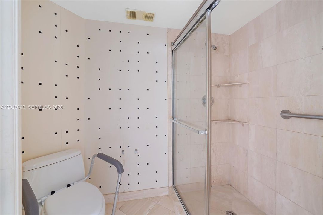 For Sale: $320,000 (2 beds, 2 baths, 1353 Square Feet)