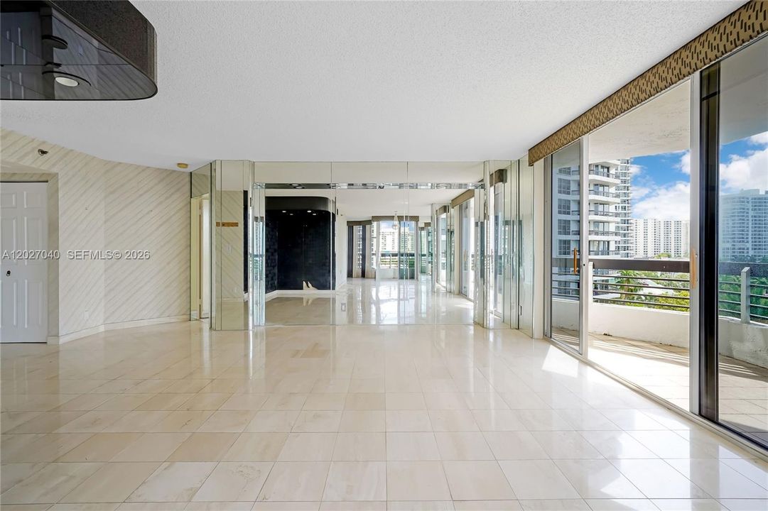 For Sale: $320,000 (2 beds, 2 baths, 1353 Square Feet)