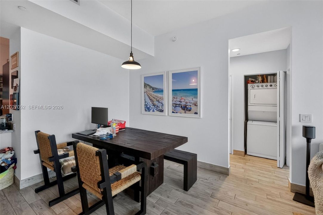 For Sale: $795,000 (2 beds, 2 baths, 1101 Square Feet)