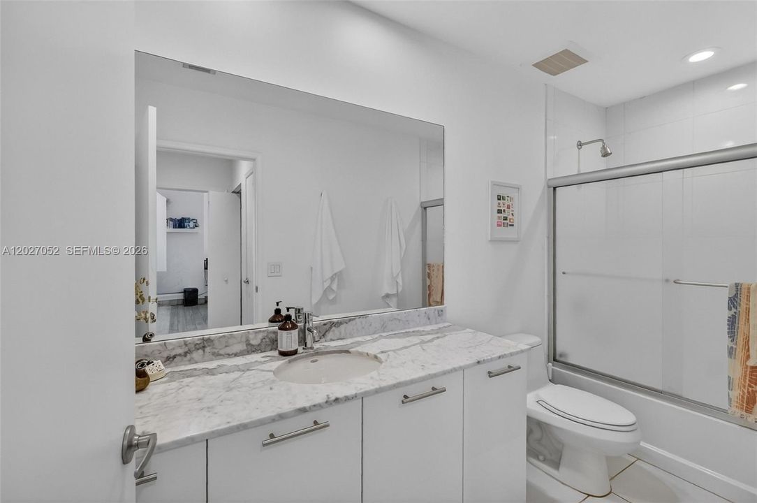 For Sale: $795,000 (2 beds, 2 baths, 1101 Square Feet)
