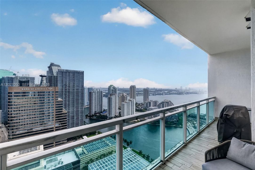 For Sale: $795,000 (2 beds, 2 baths, 1101 Square Feet)