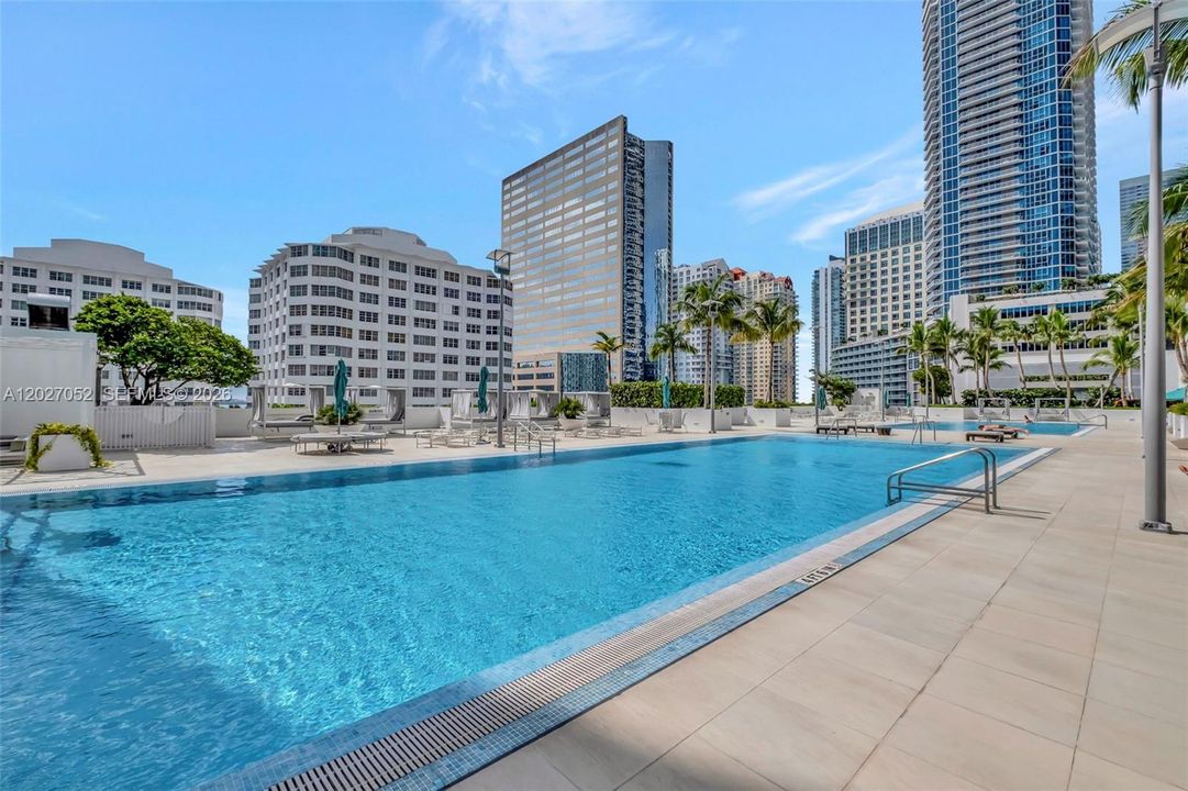 For Sale: $795,000 (2 beds, 2 baths, 1101 Square Feet)