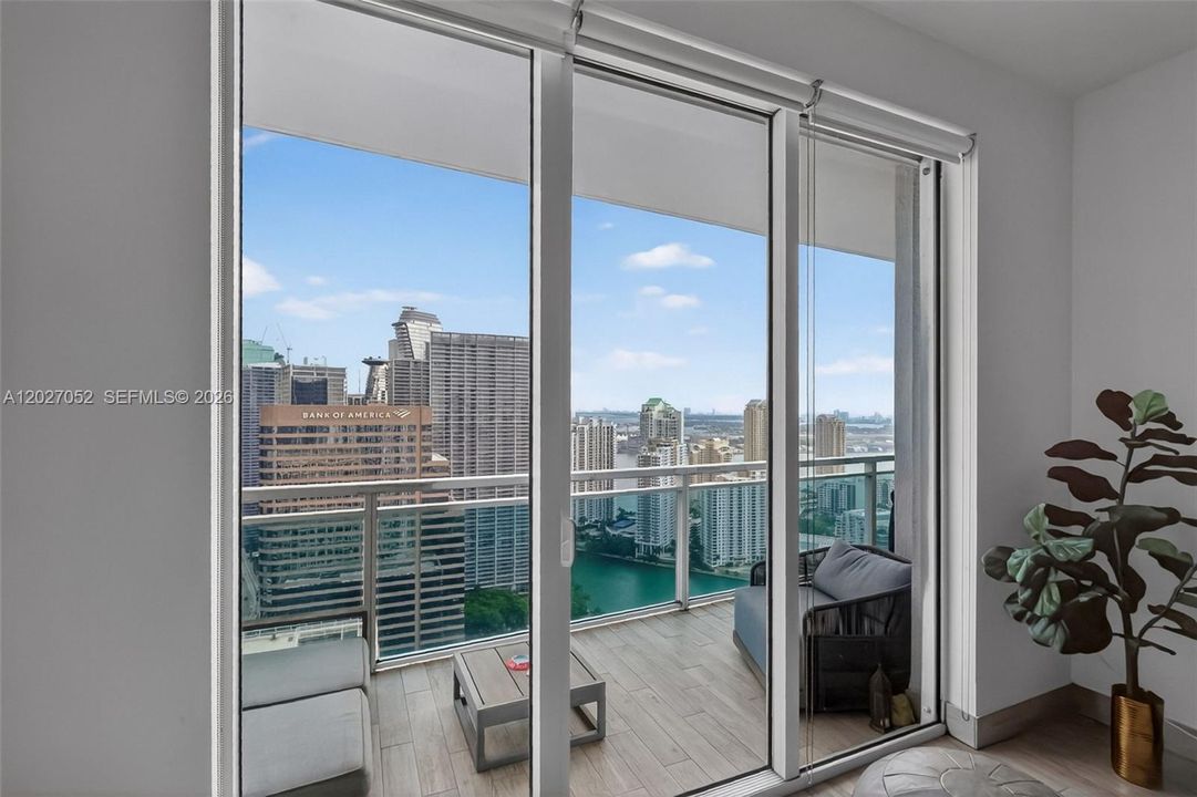 For Sale: $795,000 (2 beds, 2 baths, 1101 Square Feet)