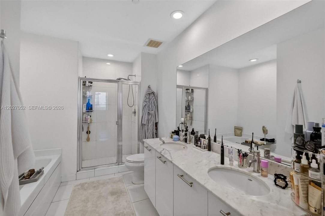 For Sale: $795,000 (2 beds, 2 baths, 1101 Square Feet)