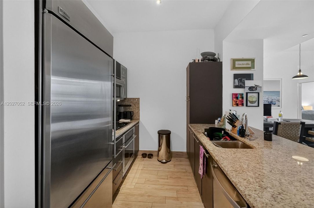 For Sale: $795,000 (2 beds, 2 baths, 1101 Square Feet)