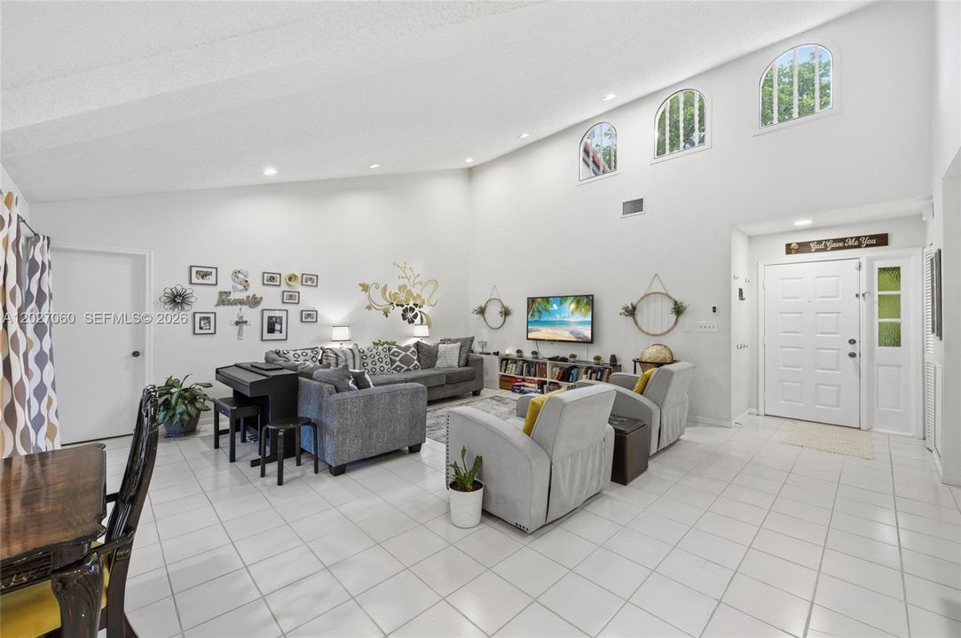 For Sale: $439,000 (3 beds, 2 baths, 1834 Square Feet)