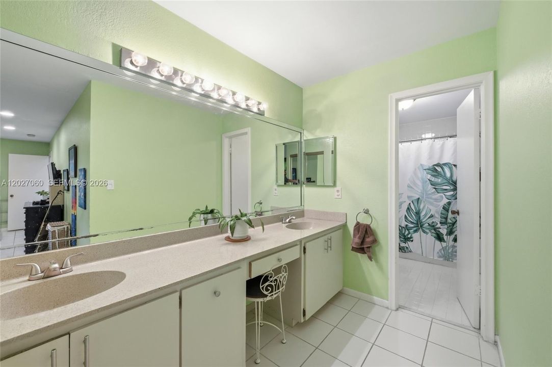 For Sale: $439,000 (3 beds, 2 baths, 1834 Square Feet)