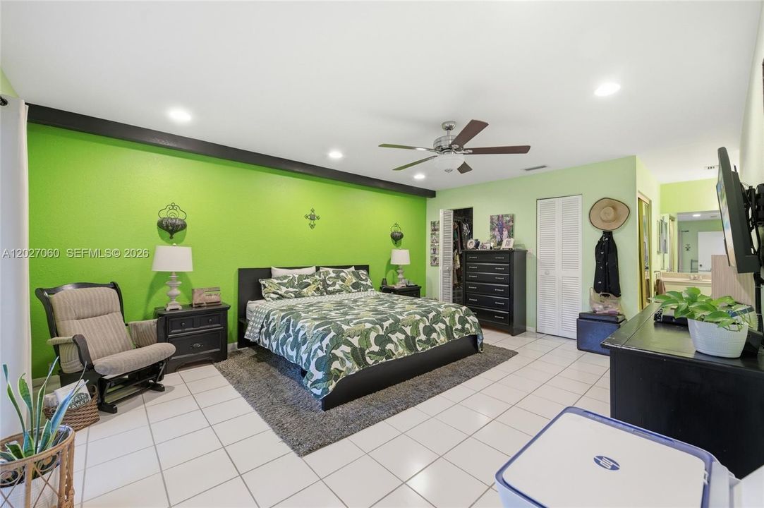 For Sale: $439,000 (3 beds, 2 baths, 1834 Square Feet)