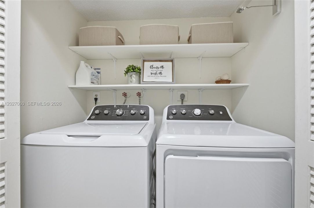 For Sale: $439,000 (3 beds, 2 baths, 1834 Square Feet)