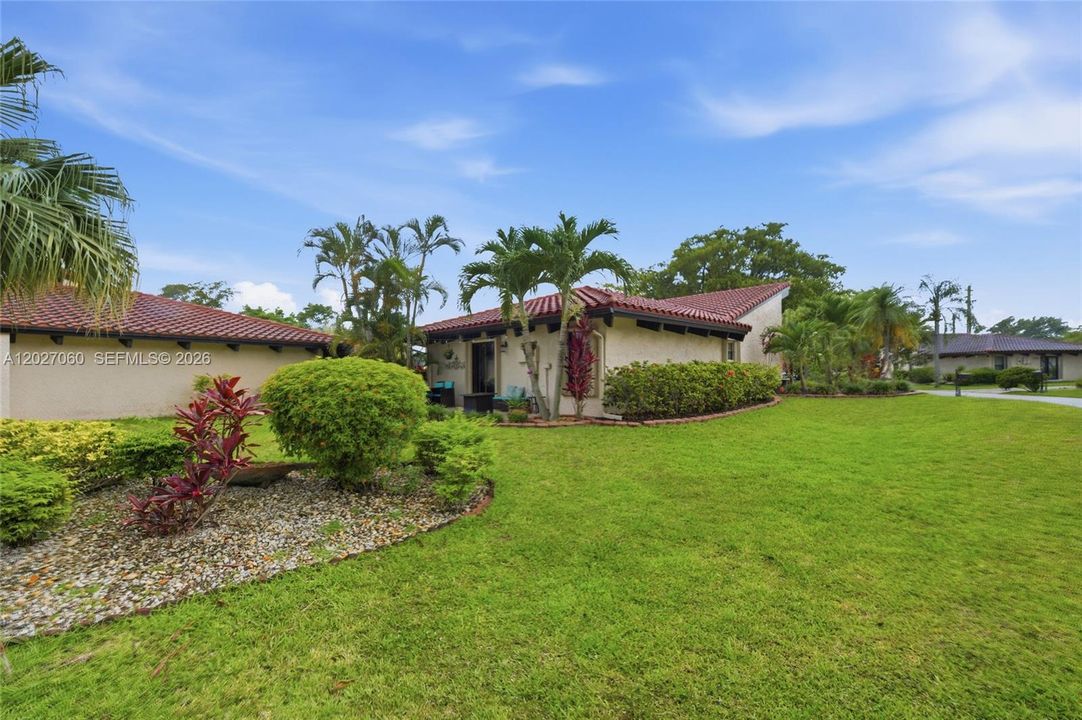 For Sale: $439,000 (3 beds, 2 baths, 1834 Square Feet)