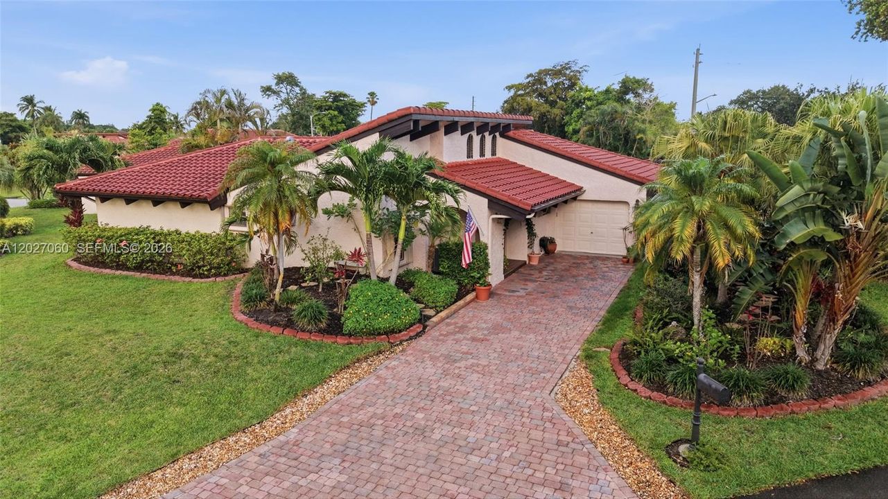 For Sale: $439,000 (3 beds, 2 baths, 1834 Square Feet)