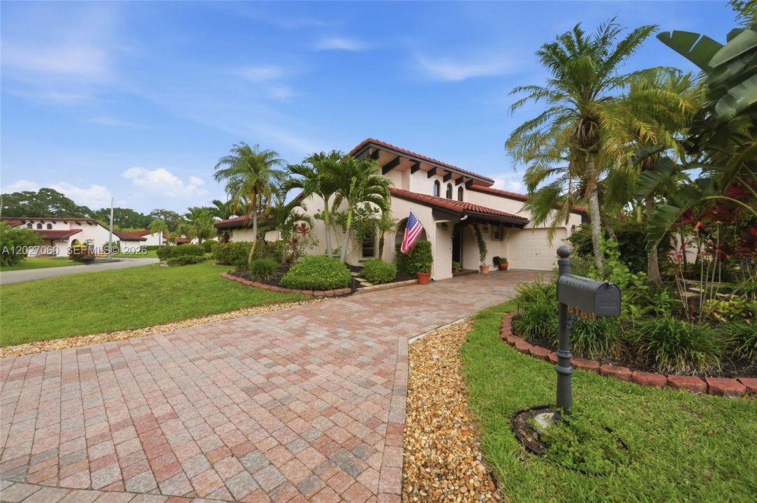 For Sale: $439,000 (3 beds, 2 baths, 1834 Square Feet)