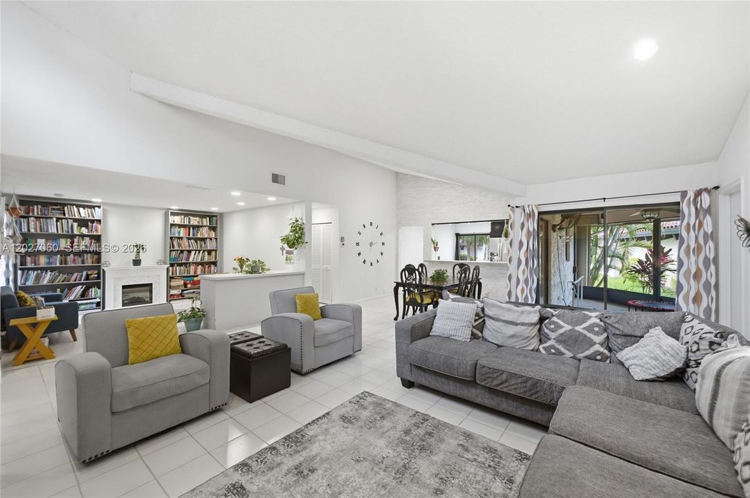 For Sale: $439,000 (3 beds, 2 baths, 1834 Square Feet)