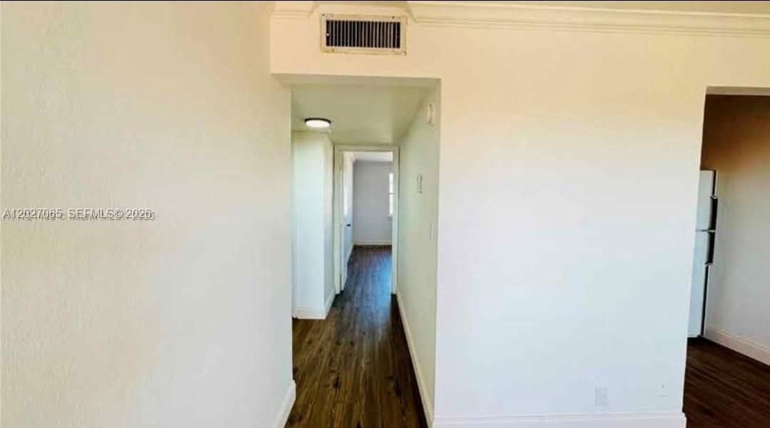 For Sale: $249,900 (2 beds, 1 baths, 827 Square Feet)