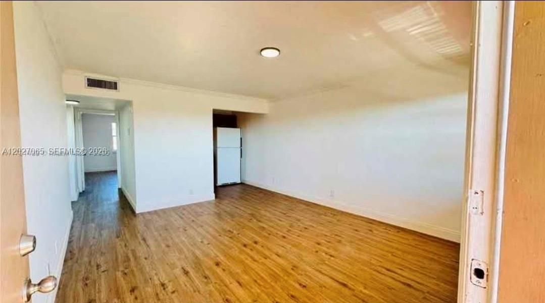 For Sale: $249,900 (2 beds, 1 baths, 827 Square Feet)