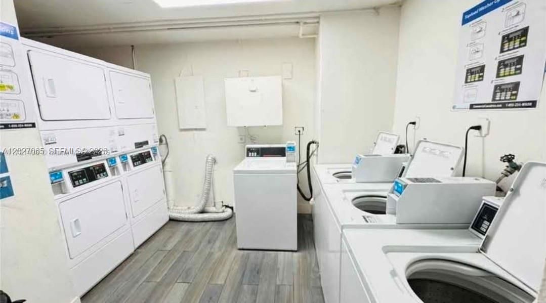 For Sale: $249,900 (2 beds, 1 baths, 827 Square Feet)