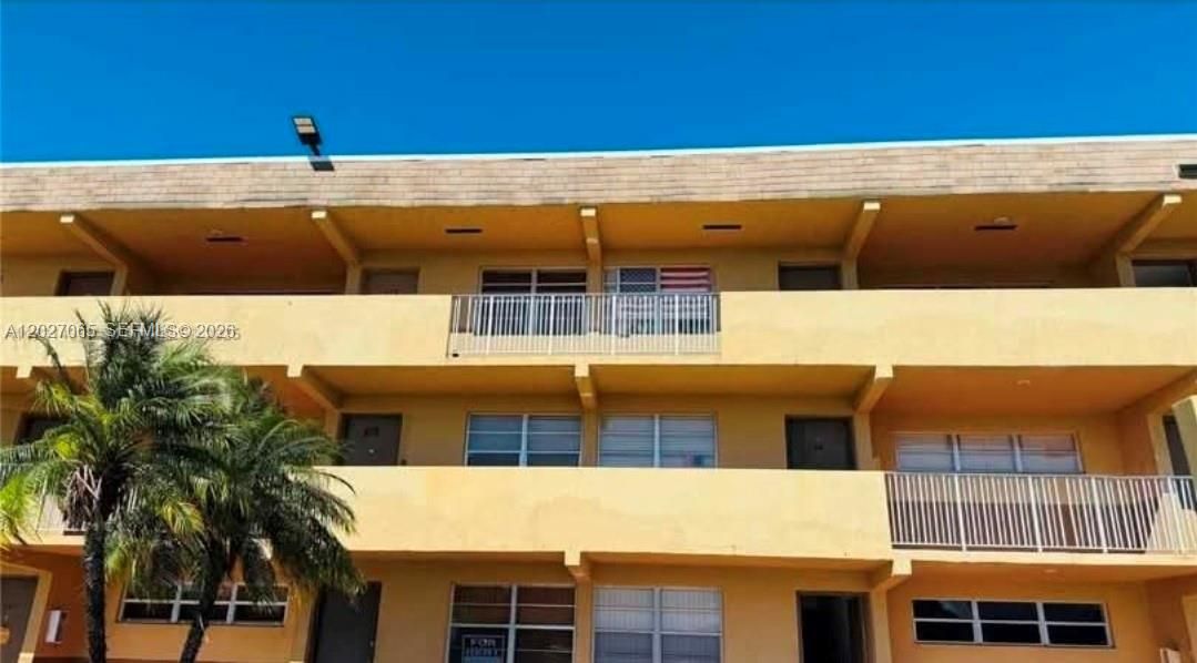 For Sale: $249,900 (2 beds, 1 baths, 827 Square Feet)