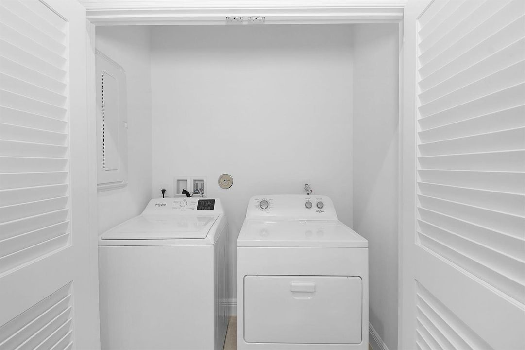 washer:dryer upstairs