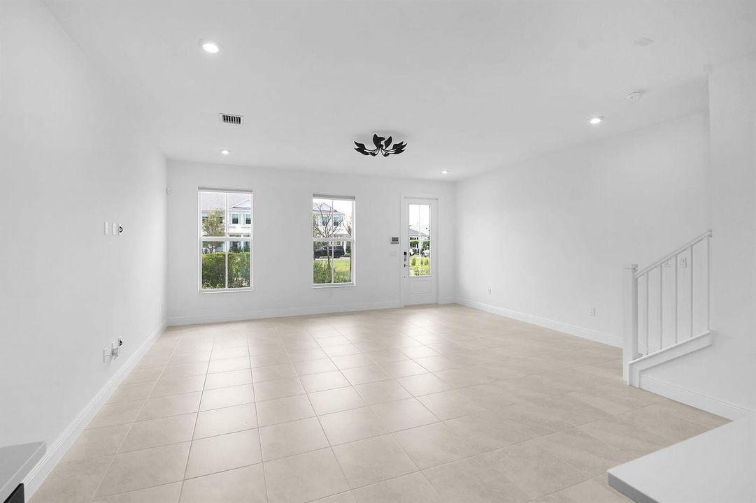 living room unstaged