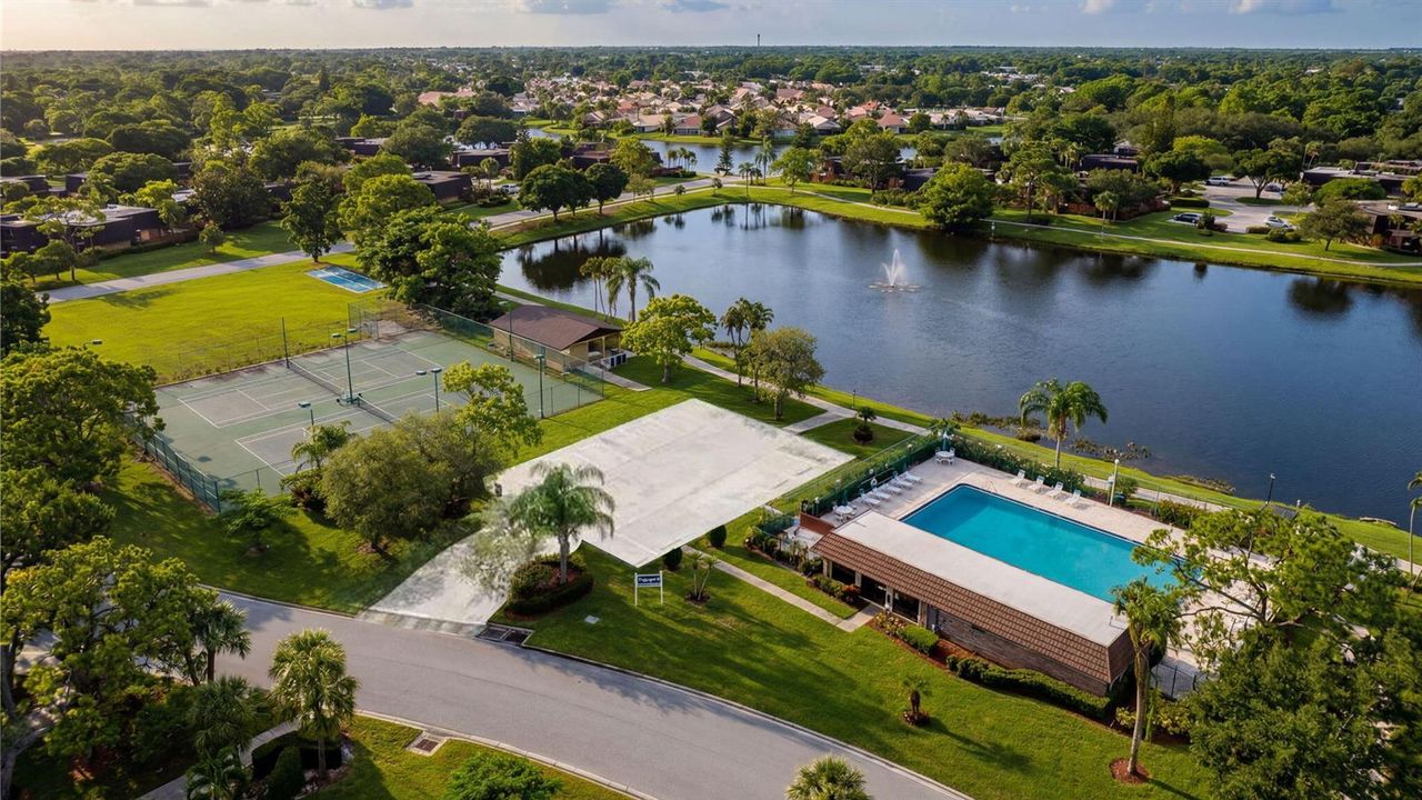 Emerald Lakes Pool