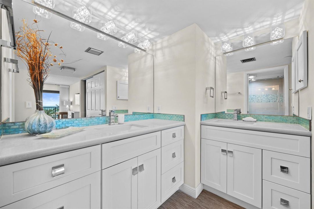 Luxe Double Vanity Bath