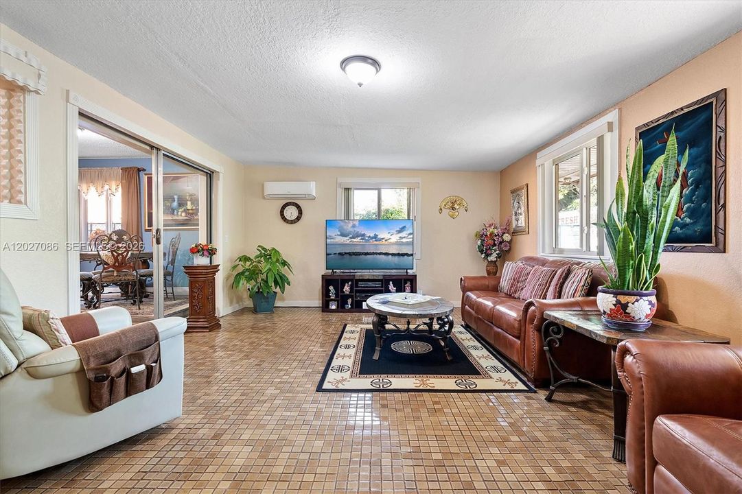 Active With Contract: $589,000 (4 beds, 2 baths, 1650 Square Feet)