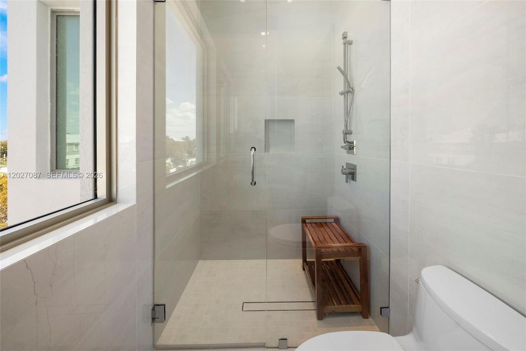 For Rent: $7,000 (2 beds, 2 baths, 1393 Square Feet)