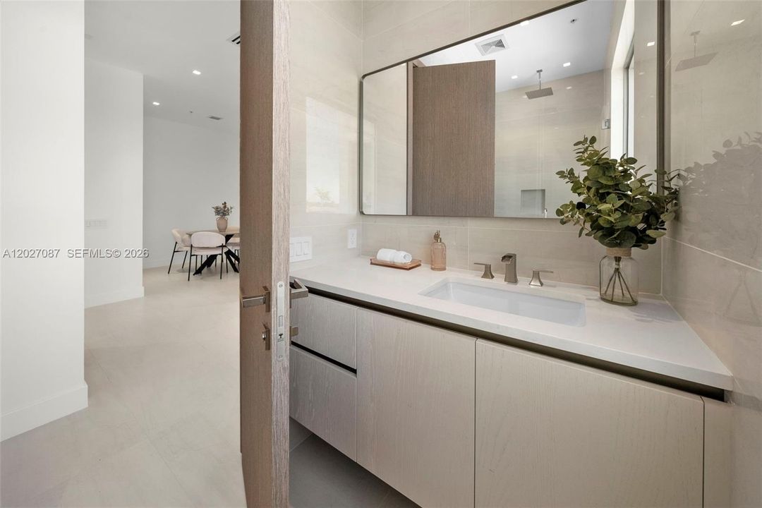 For Rent: $7,000 (2 beds, 2 baths, 1393 Square Feet)