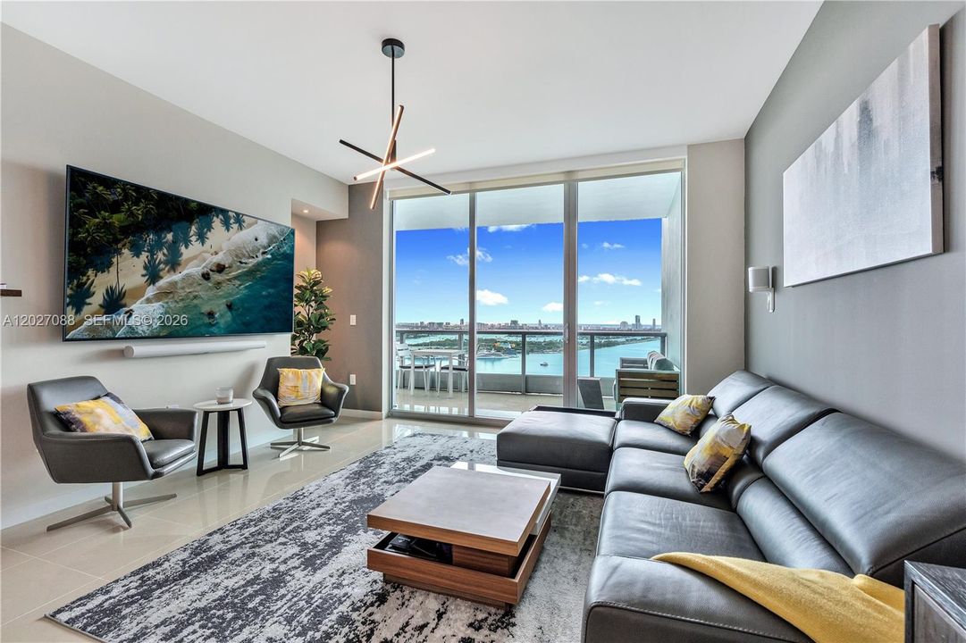 For Rent: $7,200 (3 beds, 3 baths, 1579 Square Feet)