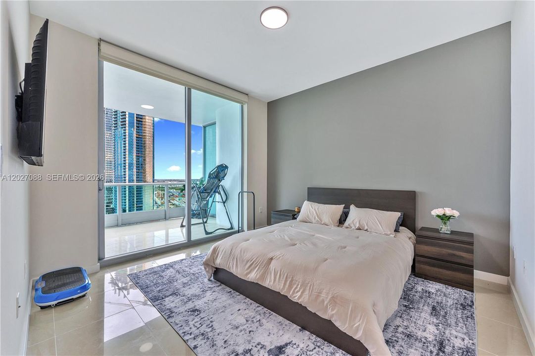 For Rent: $7,200 (3 beds, 3 baths, 1579 Square Feet)