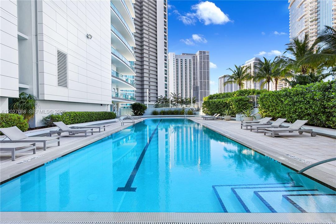 For Rent: $7,200 (3 beds, 3 baths, 1579 Square Feet)