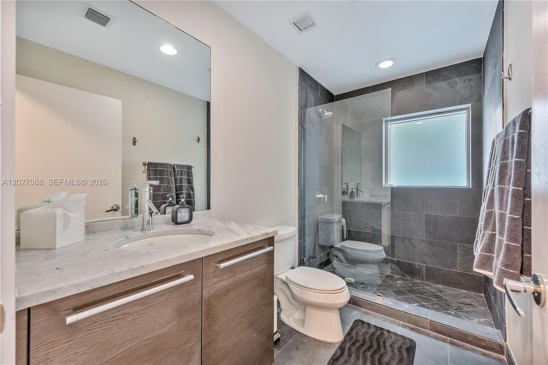 For Rent: $7,200 (3 beds, 3 baths, 1579 Square Feet)