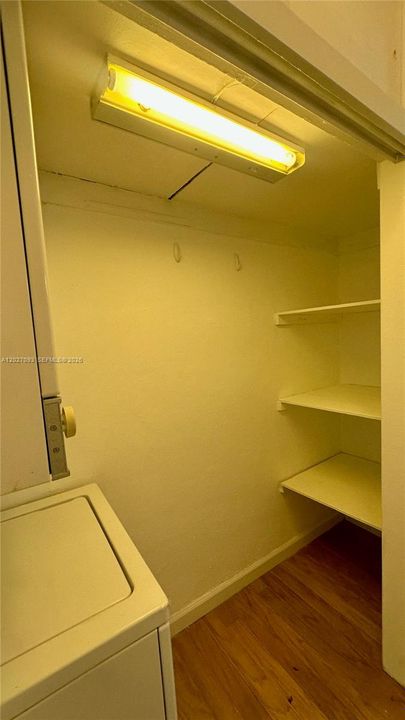 For Sale: $249,000 (1 beds, 1 baths, 675 Square Feet)